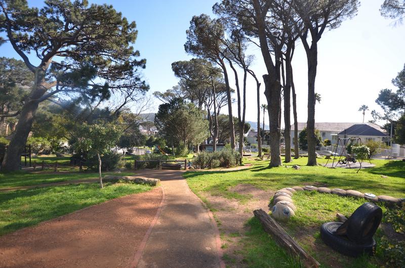 2 Bedroom Property for Sale in Vredehoek Western Cape